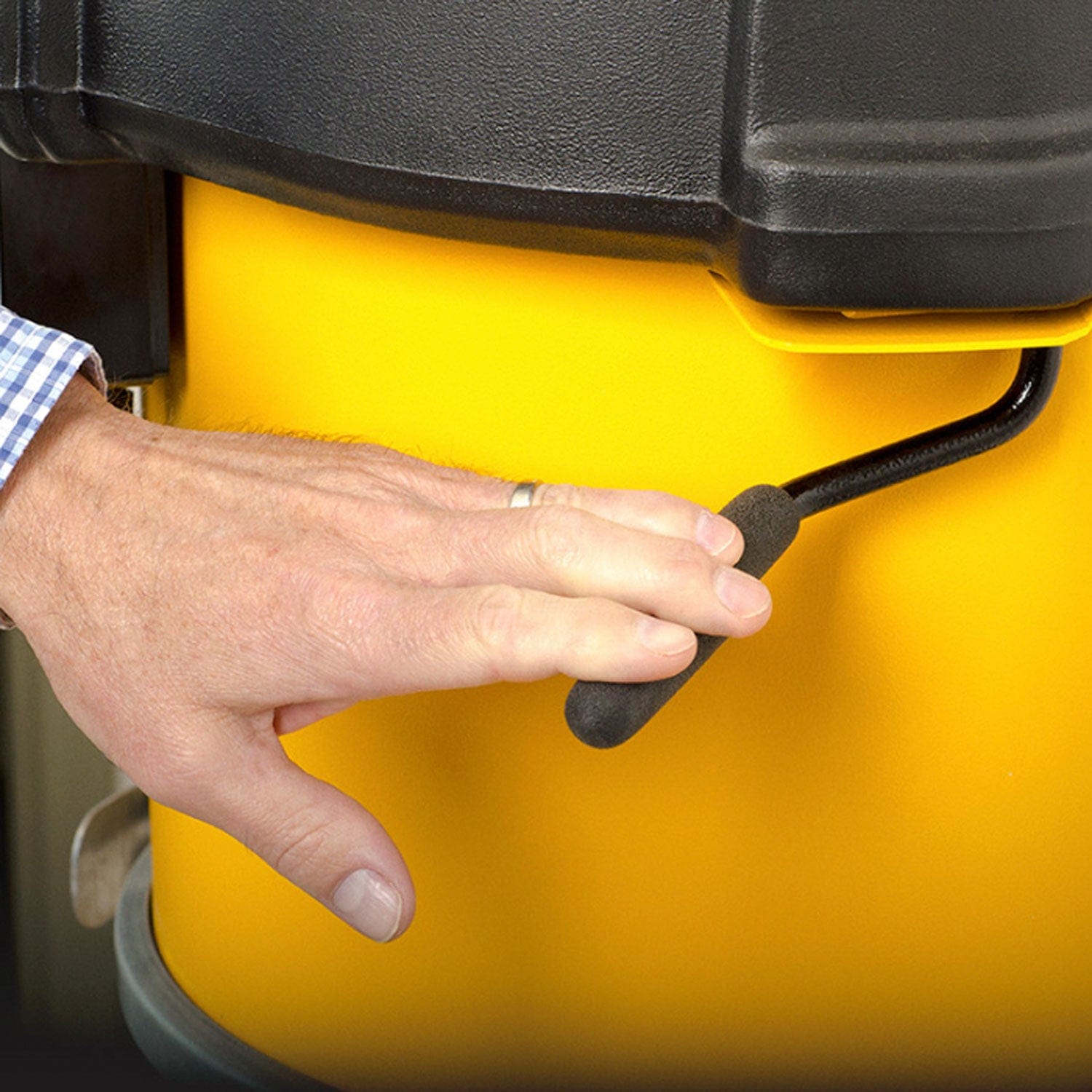 Supercell High-Pressure 14 Gal. Portable Freestanding HEPA-GFM Cyclone Dust Collector alt 0