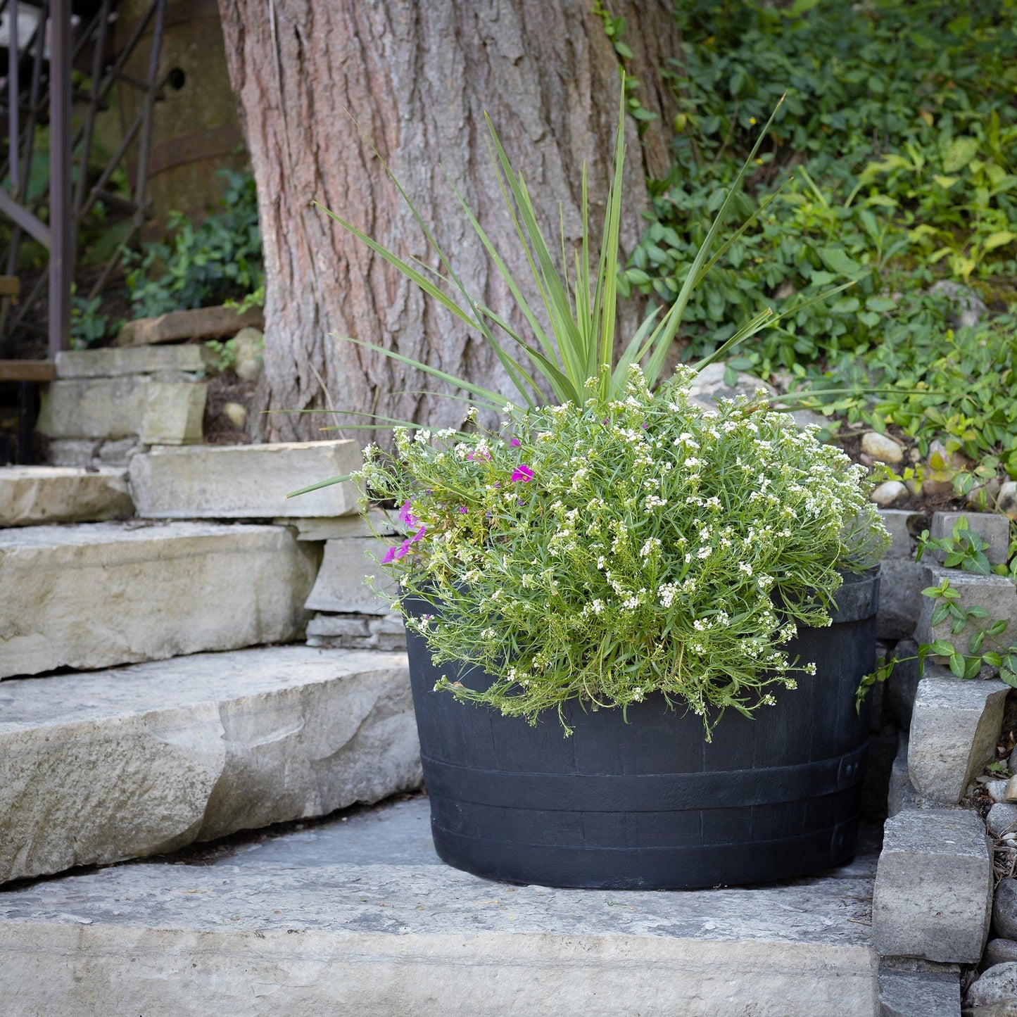 Planter Barrel Black alt 0