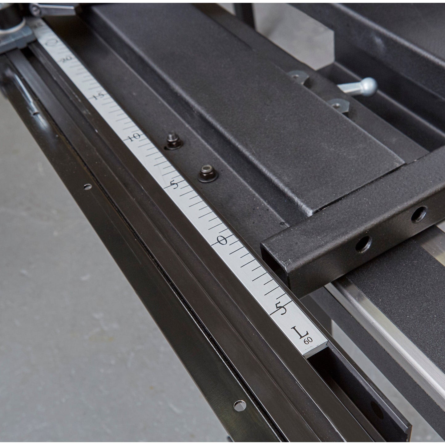 Large Sliding Table alt 0