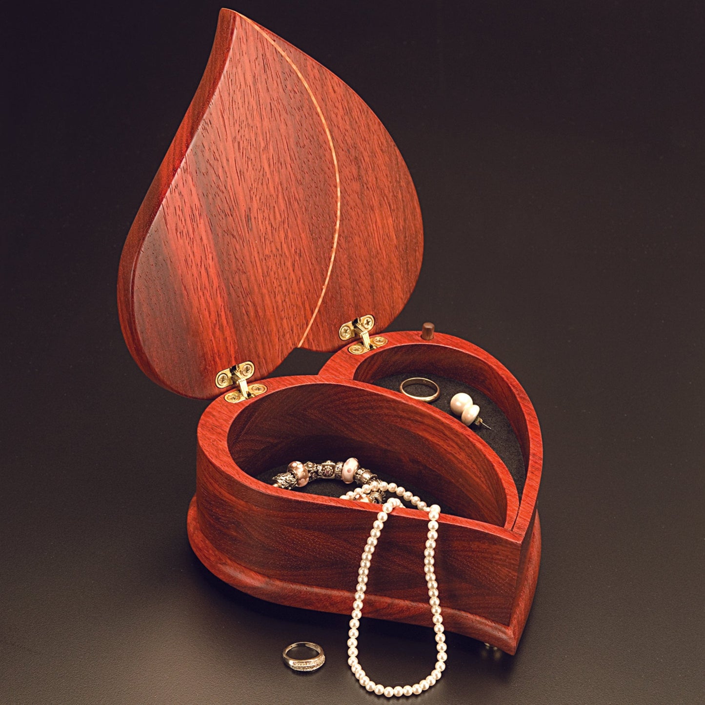 Woodworking Project Paper Plan to Build Heart Shaped Music Box alt 0
