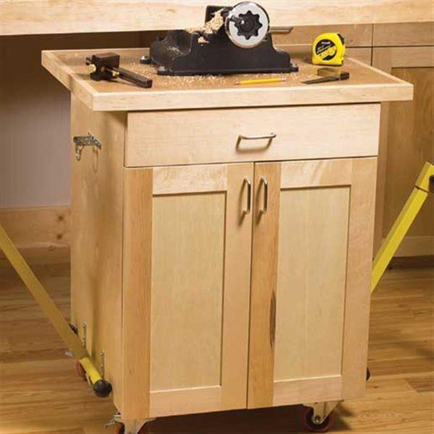 Woodworking Project Paper Plan to Build 3 Mobile Carts alt 0
