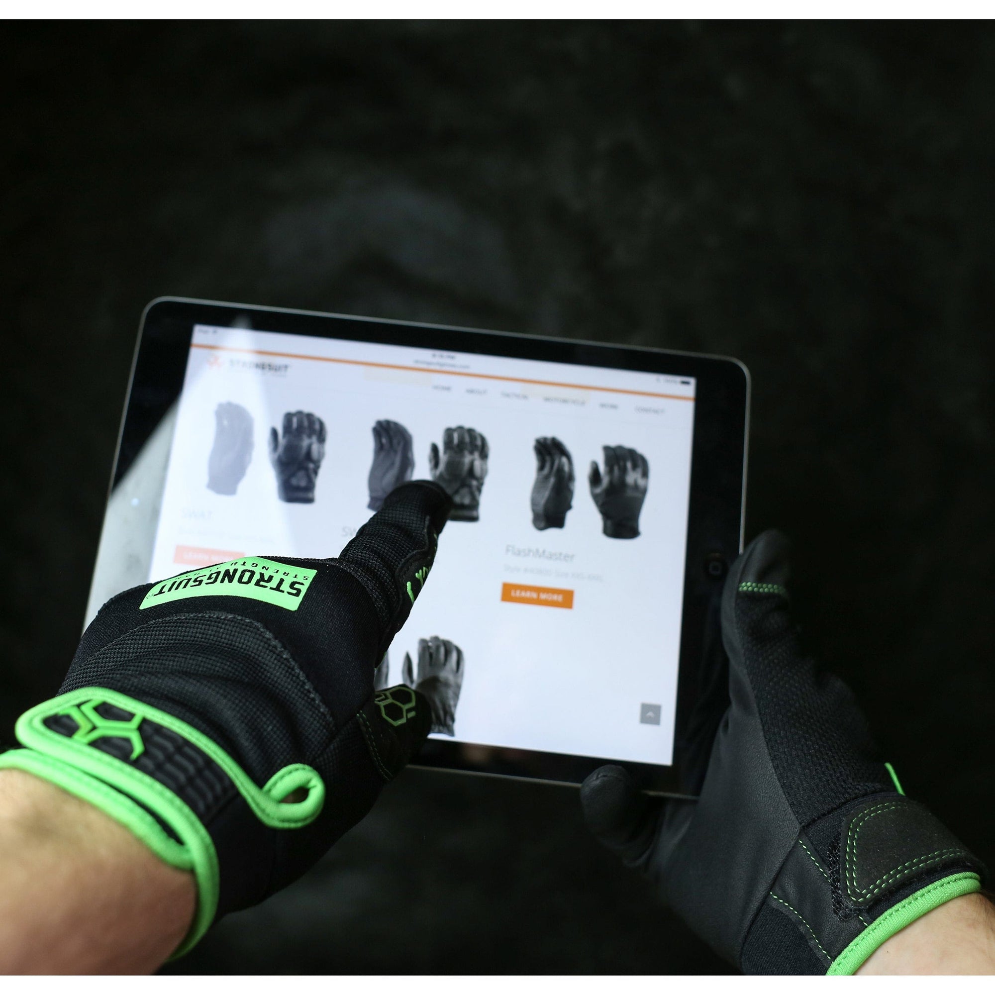 Grasper Gloves, Black/Green, Medium alt 0