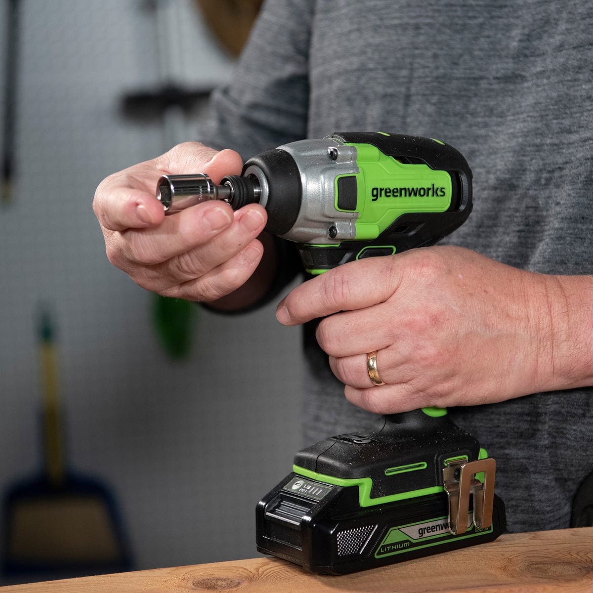 GW 24V BL Impact Kit with Two 2AH Batteries and Charger alt 0