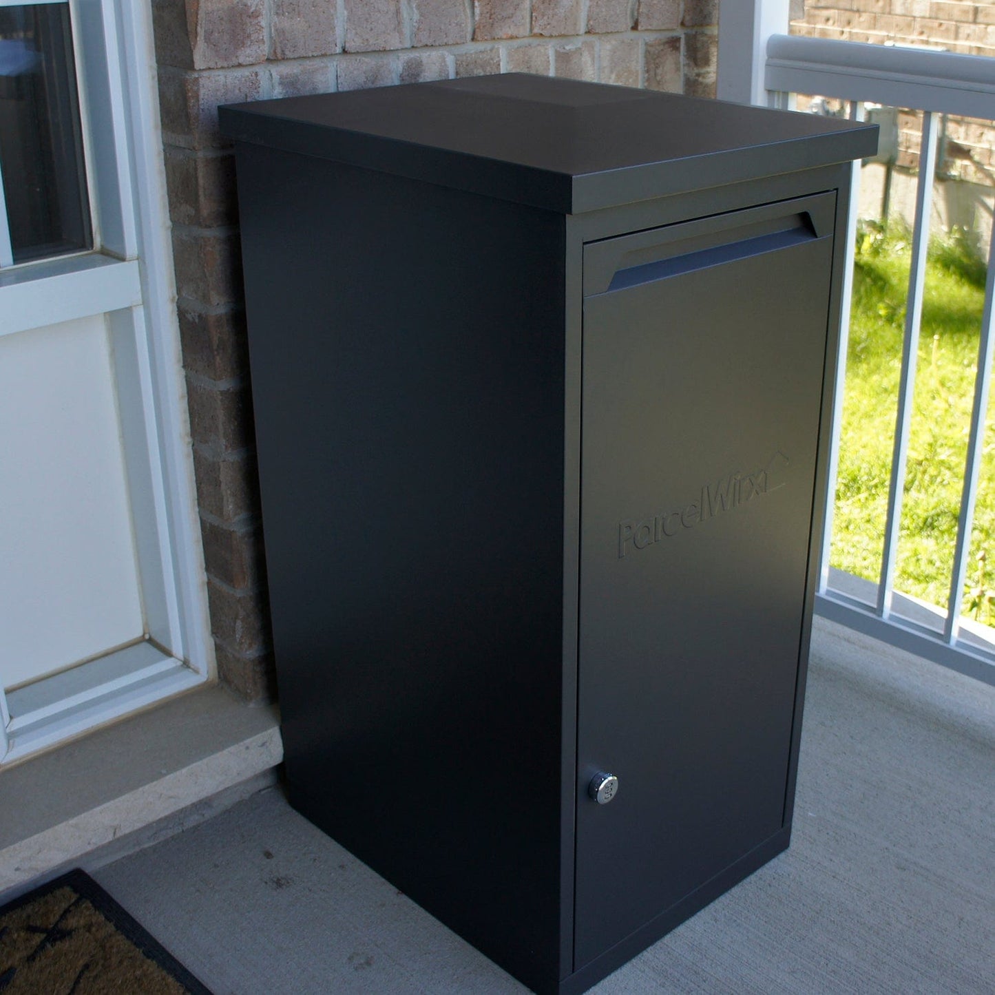 ParcelWirx Lockable Package Delivery Box Graphite alt 0