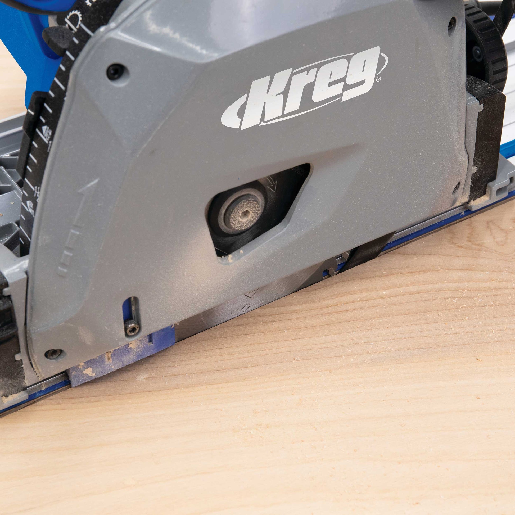 Adaptive Cutting System Plunge-Cut Track Saw