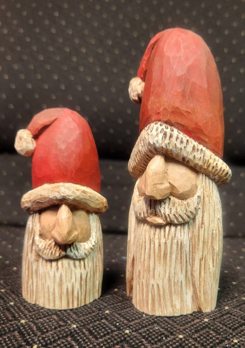 539_CarveWoodSanta.jpg