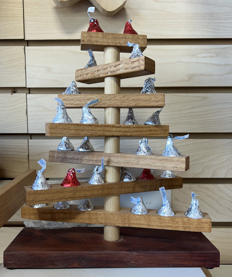 101_kids_kissmas_tree.jpg