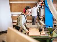 556_women_in_woodworking.jpg